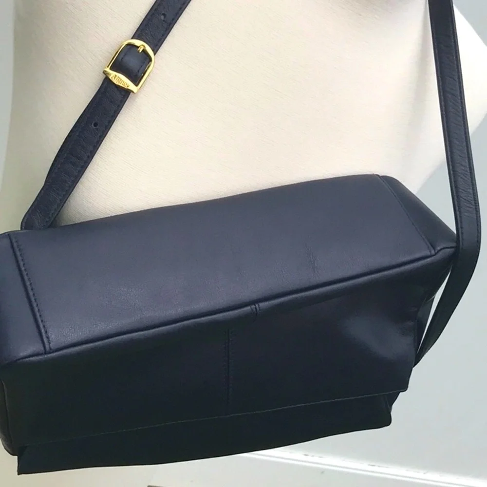 Vintage Etienne Aigner Leather Navy Blue Shoulder Bag with Gold Accents - Picture 16 of 16
